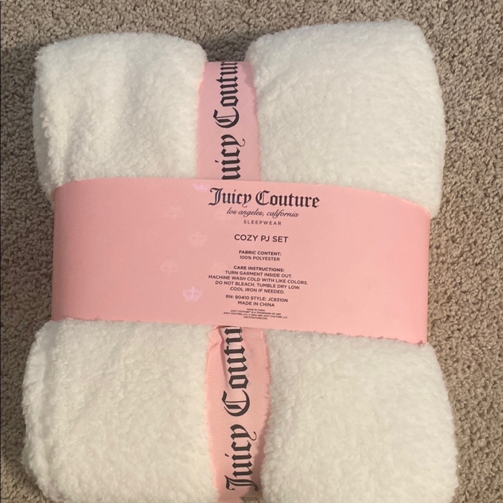 Juicy Couture White Cozy PJ Set - Picture 2 of 3